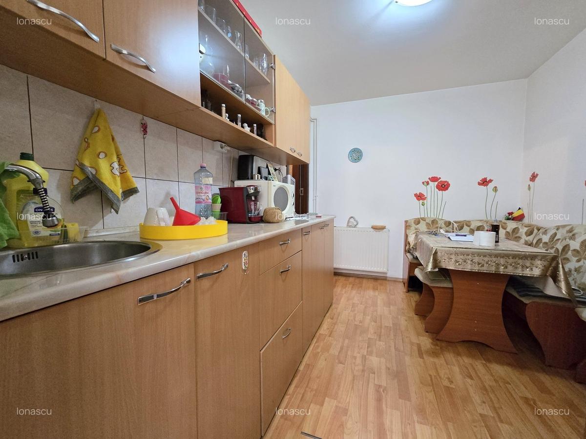 Titulescu - Cuza - Petrom, apartament in vila, 81 mp, centrala proprie - 11