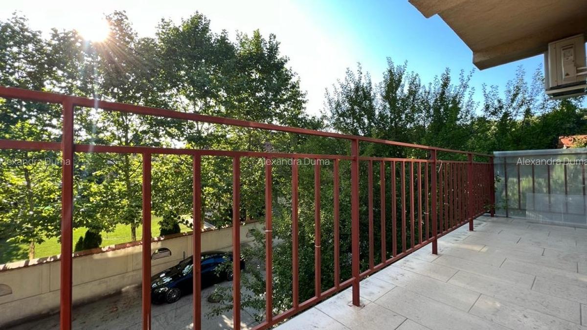 Apartament cu 4 camere decomandat în Băneasa - 10