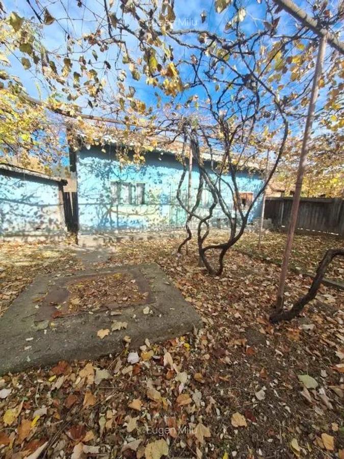 Casa batraneasca de vanzare Comane?ti, cartier Straja la 5 minute de ora? - 4