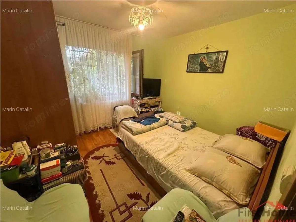 Ap 3 cam, Sud scoala nr 8, 50mp utili, et 1 4, CT - 5
