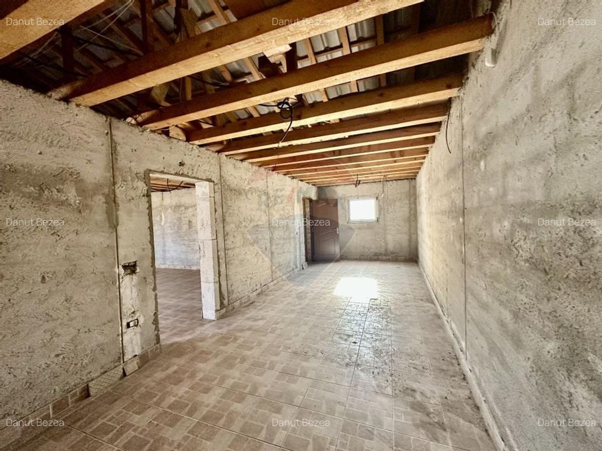 Casa sau Spatiu Dumbraveni langa DN E85 - 9