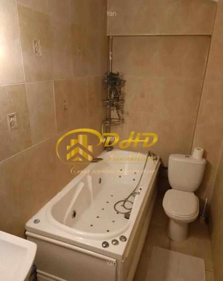 Apartament cu 3 camere situat la Lazar - 6