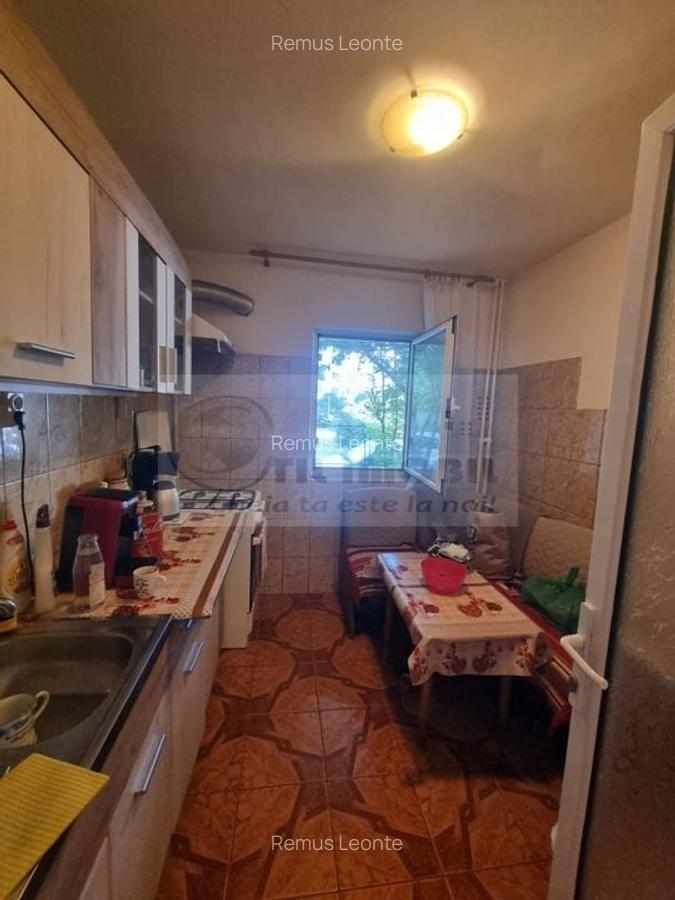 Apartament cu 4 camere, decomandat, in Alexandru Cel Bun ! - 6