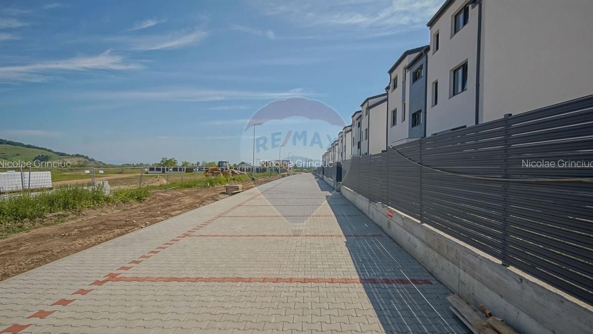 Apartament cu 2 camere decomandat în Sânpetru - 12