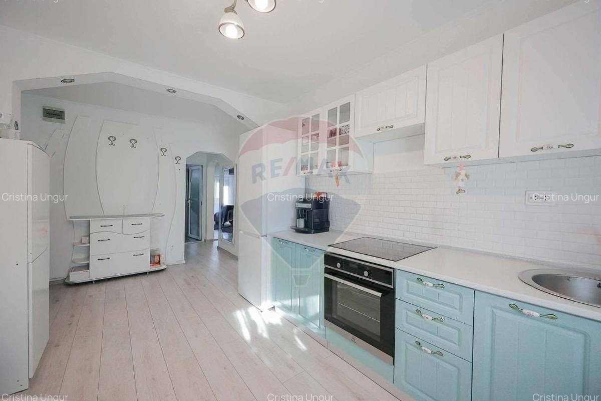 Apartament cu 3 camere + garsoniera de vanzare in zona Decebal - 2
