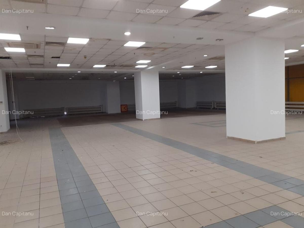 Spațiu comercial, 2000 mp în P-ța Unirii - 1