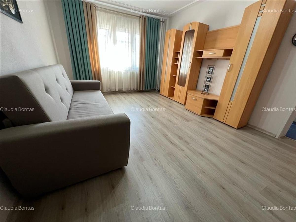 Apartament cu 3 camere semidecomandat în Podu Roș - 8