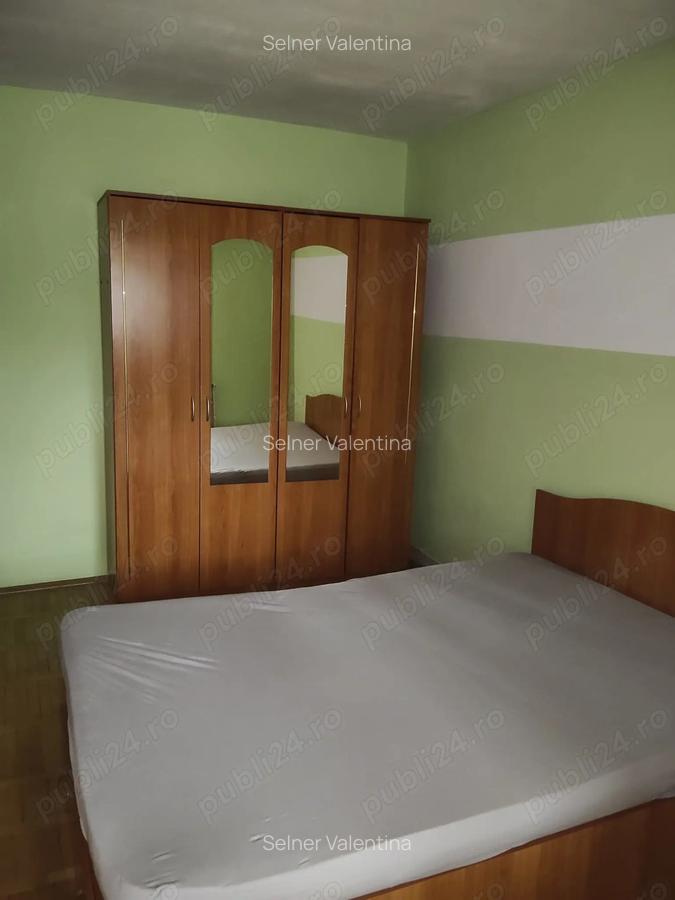 Vand apartament cu 4 camere decomandate in Caransebe?, cartier Pipirig, et.4 - 4