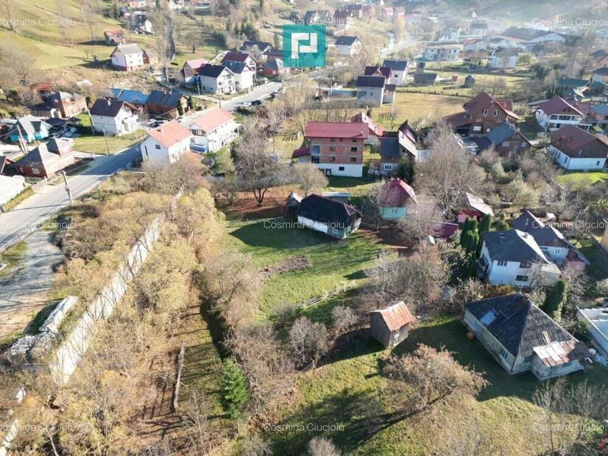 Casa de lemn, cu teren in Bor?a - 12