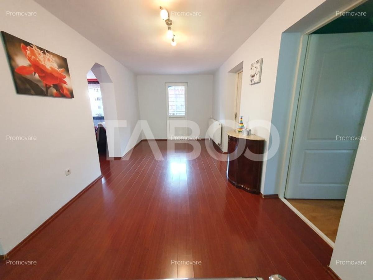 Casa individuala cu 7 camere 2 fronturi 1000 mp teren in Sura Mare - 19