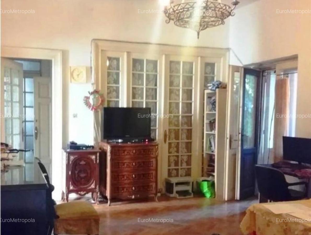 OPORTUNITATE! Vila pe strada EXCLUSIV de case , curte compacta, Kiseleff - 2