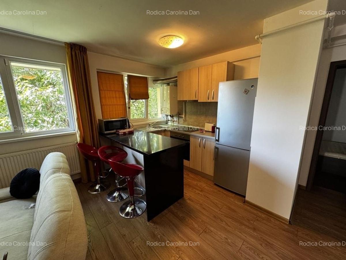 Apartament spațios cu 4 camere, la 10 minute de UMFST. - 2