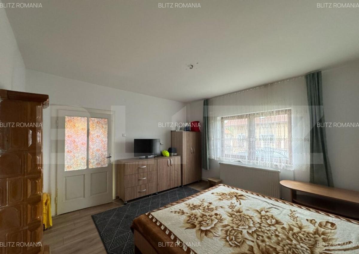 Casa de vanzare, cu 3 camere, 120 mp, 1080 mp teren, zona Si - 7