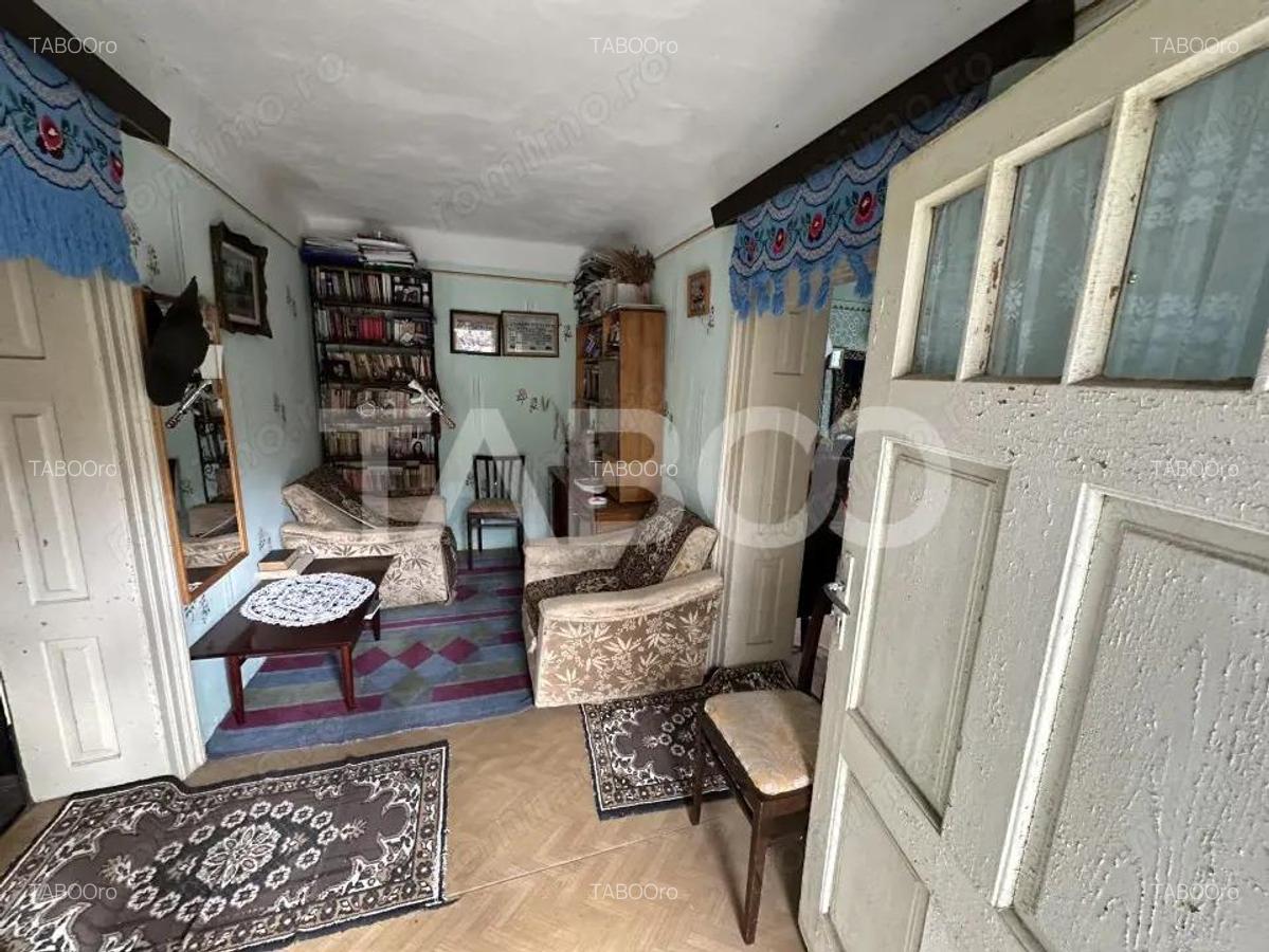 Casa cu gradina 3 camere anexe gospodaresti 5702 mp teren in Gura Vaii - 6