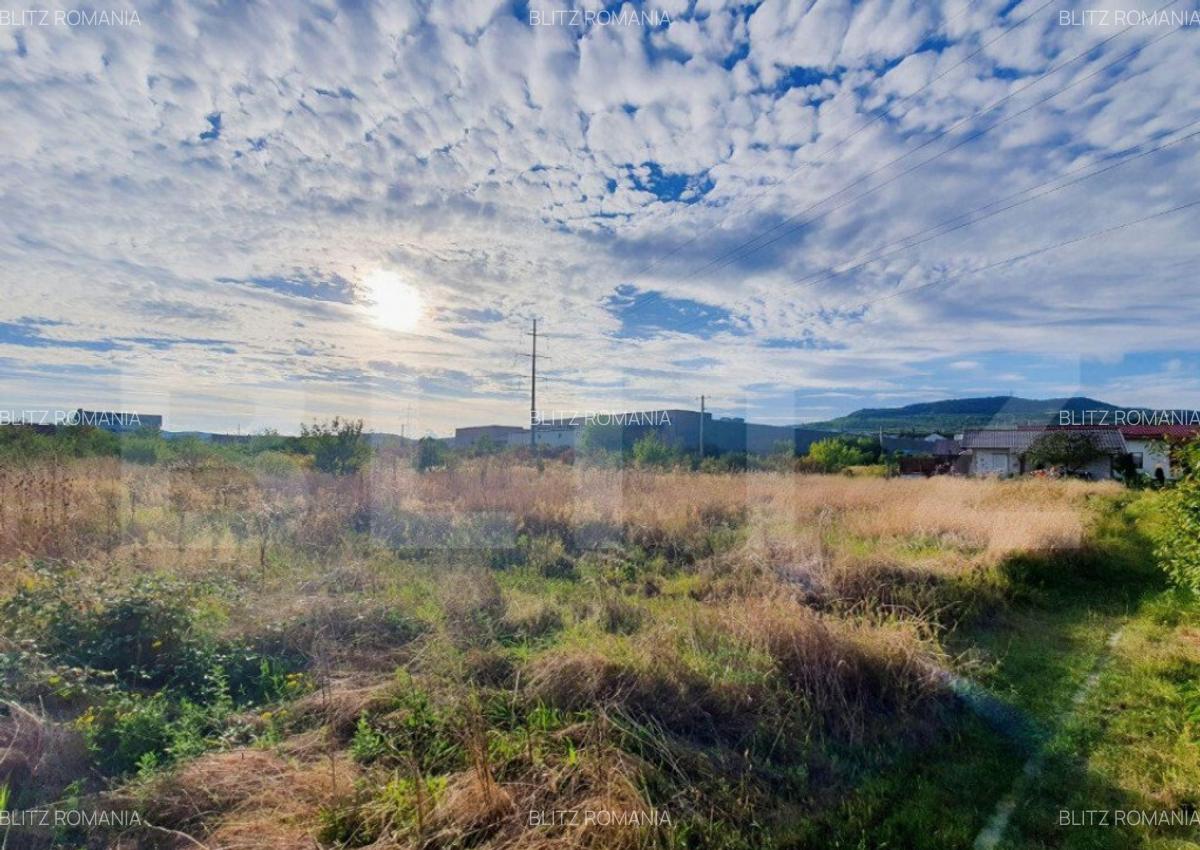 Teren intravlian, 900 mp, zona strazii Bradului - 1