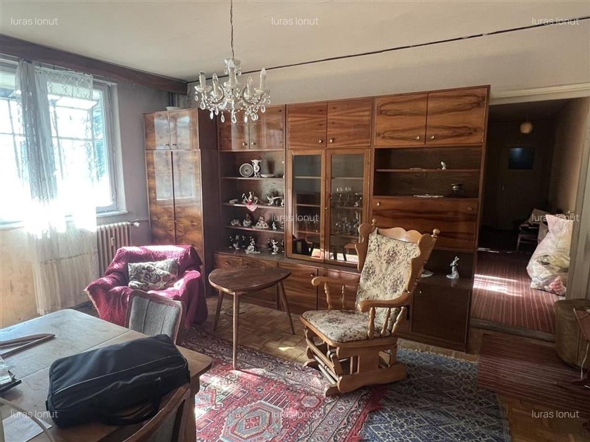 Apartament cu 4 camere decomandat în Cantemir - 1