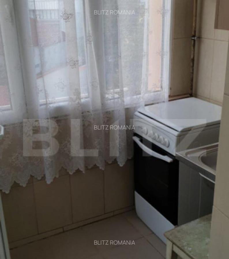 Apartament decomandat- Langa Liceul Ecaterina - 2