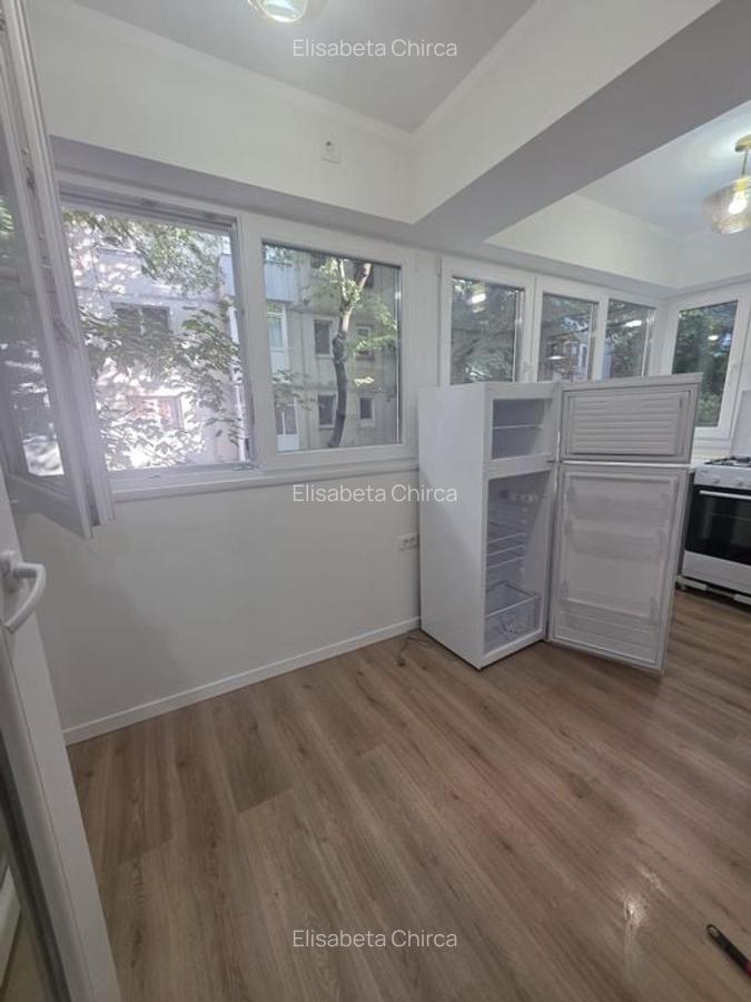 Zona Eroii Revolutiei  Brancoveanu  38 mp bloc nou mobilata parcare - 2