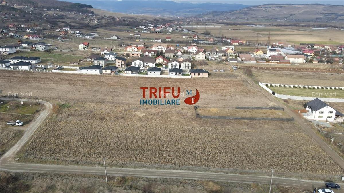 Teren de vanzare cu utilitati 450mp - 1
