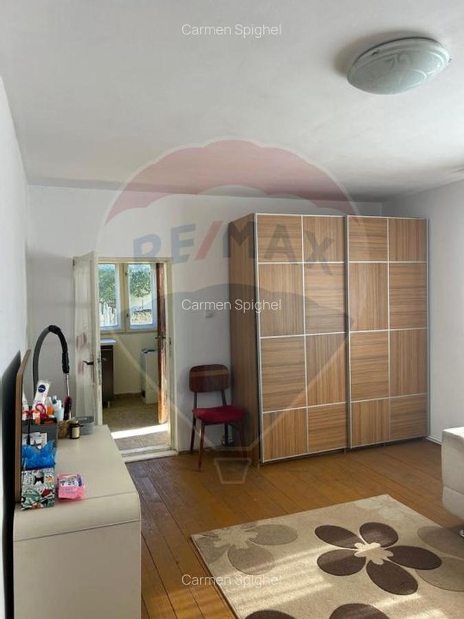 De vanzare casa 4 cam., teren 2510,  400 m de statia de metrou 1Mai - 5