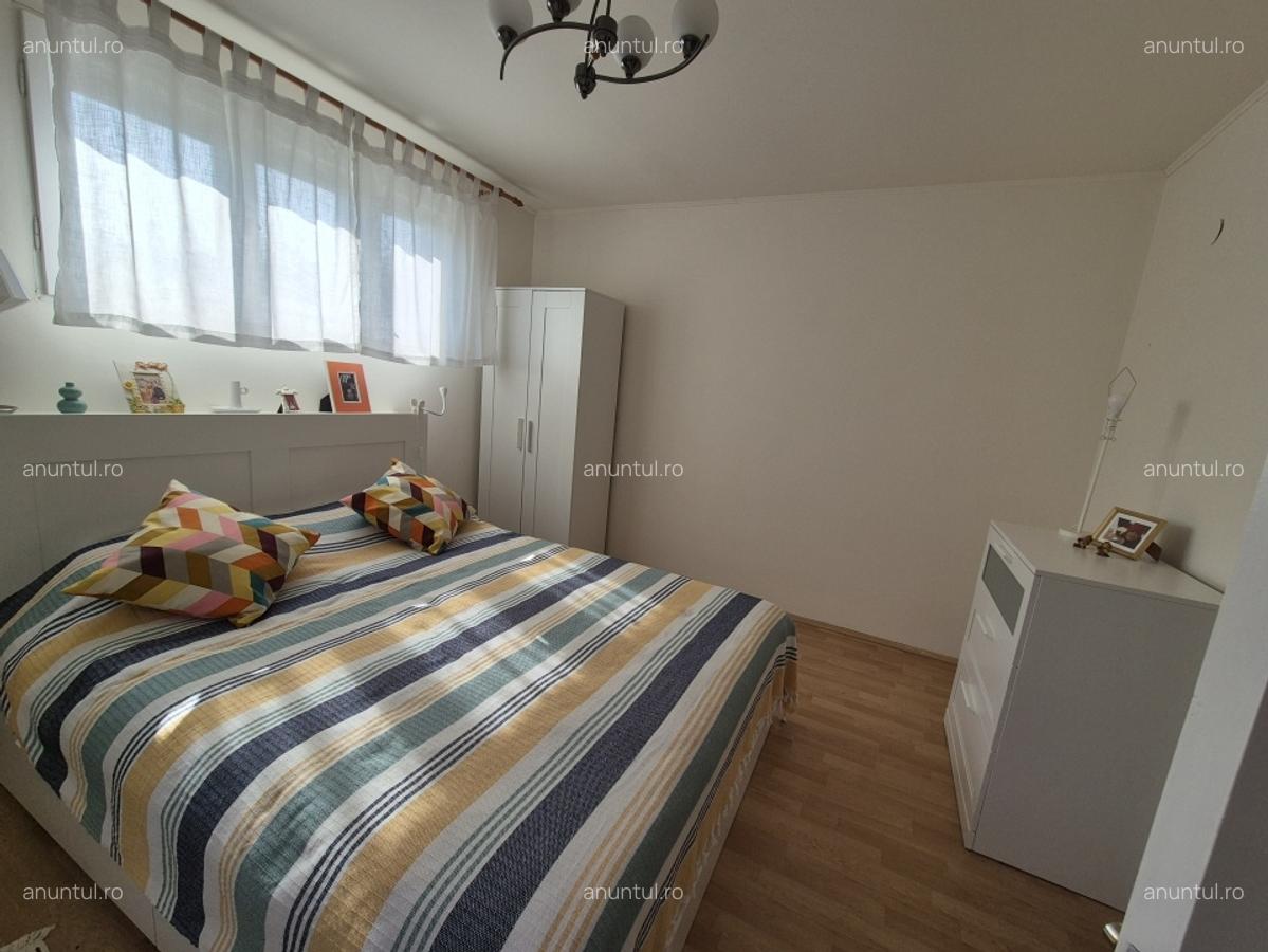 Brezoi, zona centrala, dar linistita, casa cu 5 camere - 12