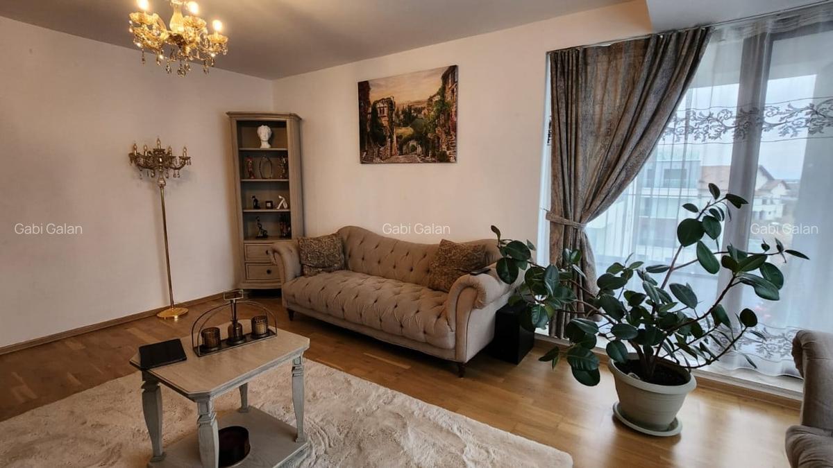 Apartament cu 3 camere decomandat, mobilat în Cetatea - 2