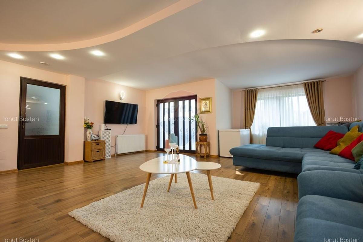 Casa spatioasa de vanzare - 53