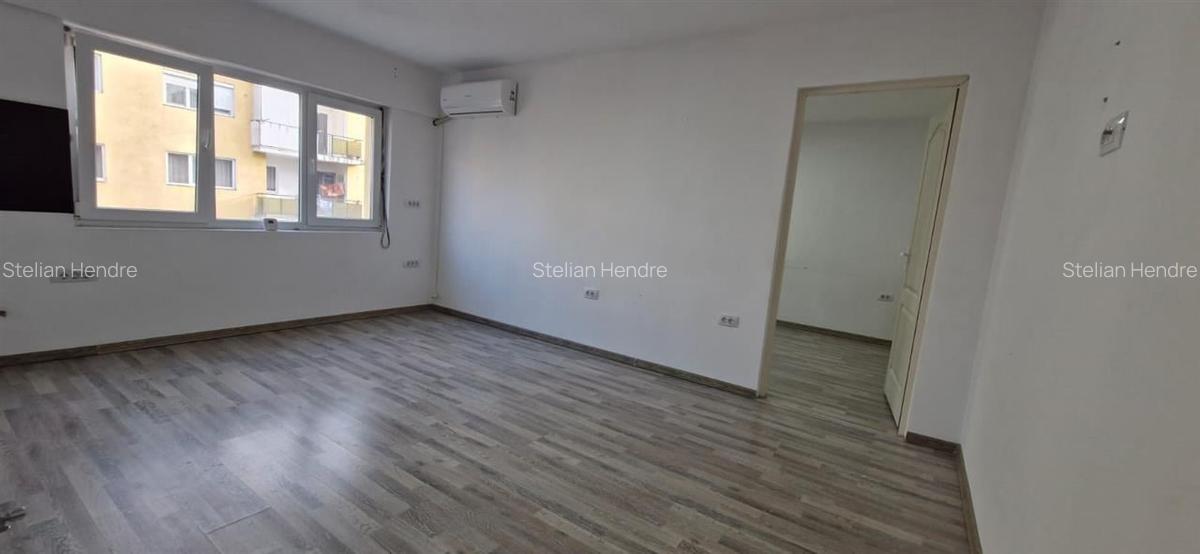 Apartament cu 3 camere semidecomandat în Central - 4