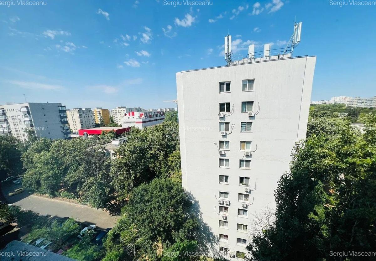 Apt 2 camere semidecomandat - 99.000 eur - 52mp - metrou Titan - 12