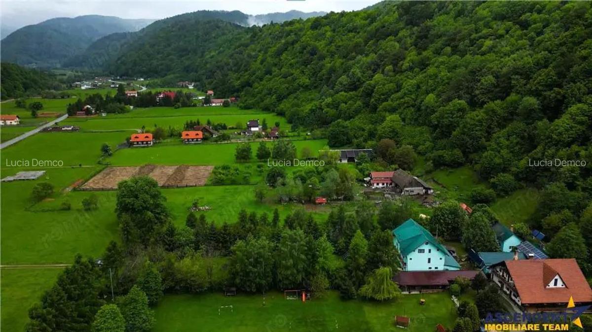 In cartea de povesti a Pietrei Craiului, ansamblu turistic functional, in Plaiul Foii - 3
