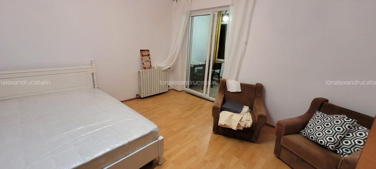 City Park Mall - Garsoniera decomandata mobilata-utilata termen lung, gaze - 3