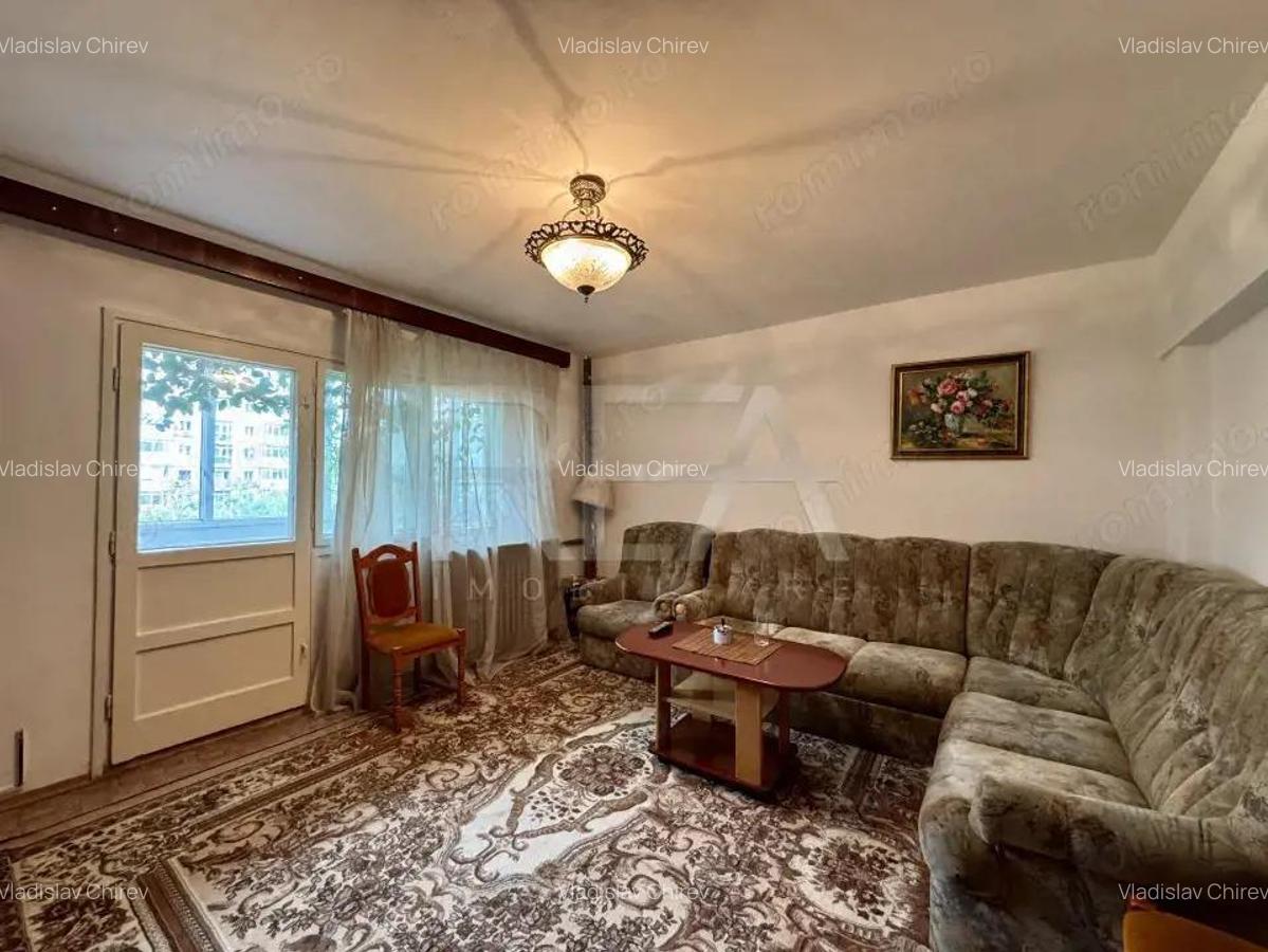 4 camere in bloc solid la 7 minute metrou Piata VIctoriei - 7