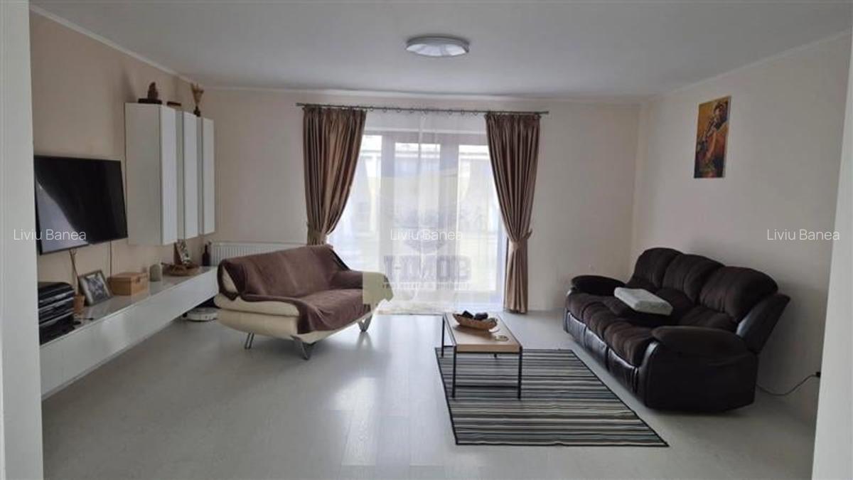 Casa cu 4 camere 2 bai si 396 mp teren in zona Calea Cisnadiei - 1