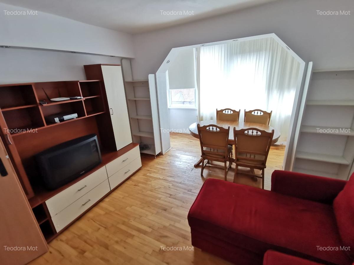 Apartament cu 2 camere decomandat în P-ța Victoriei - 1