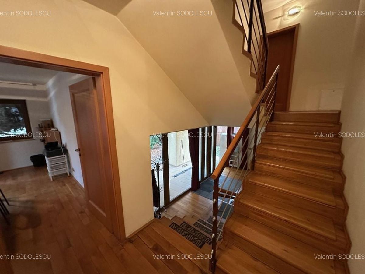 Casă / Vilă cu 6 camere în zona  Calea Aradului - 19