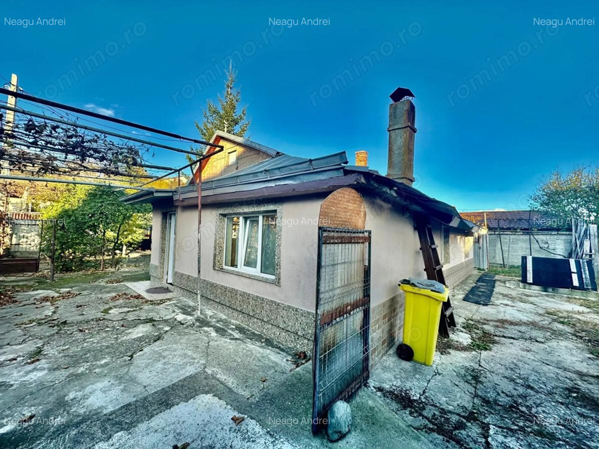 De Vanzare , TEREN in suprafata de 1900 mp , cu CASA BATRANEASCA - 3