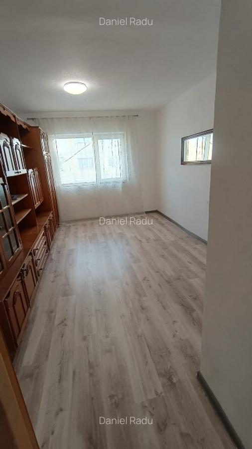 Vând garsonieră curată și aranjată  într-un mod plăcut și confortabil,având 20mp - 2