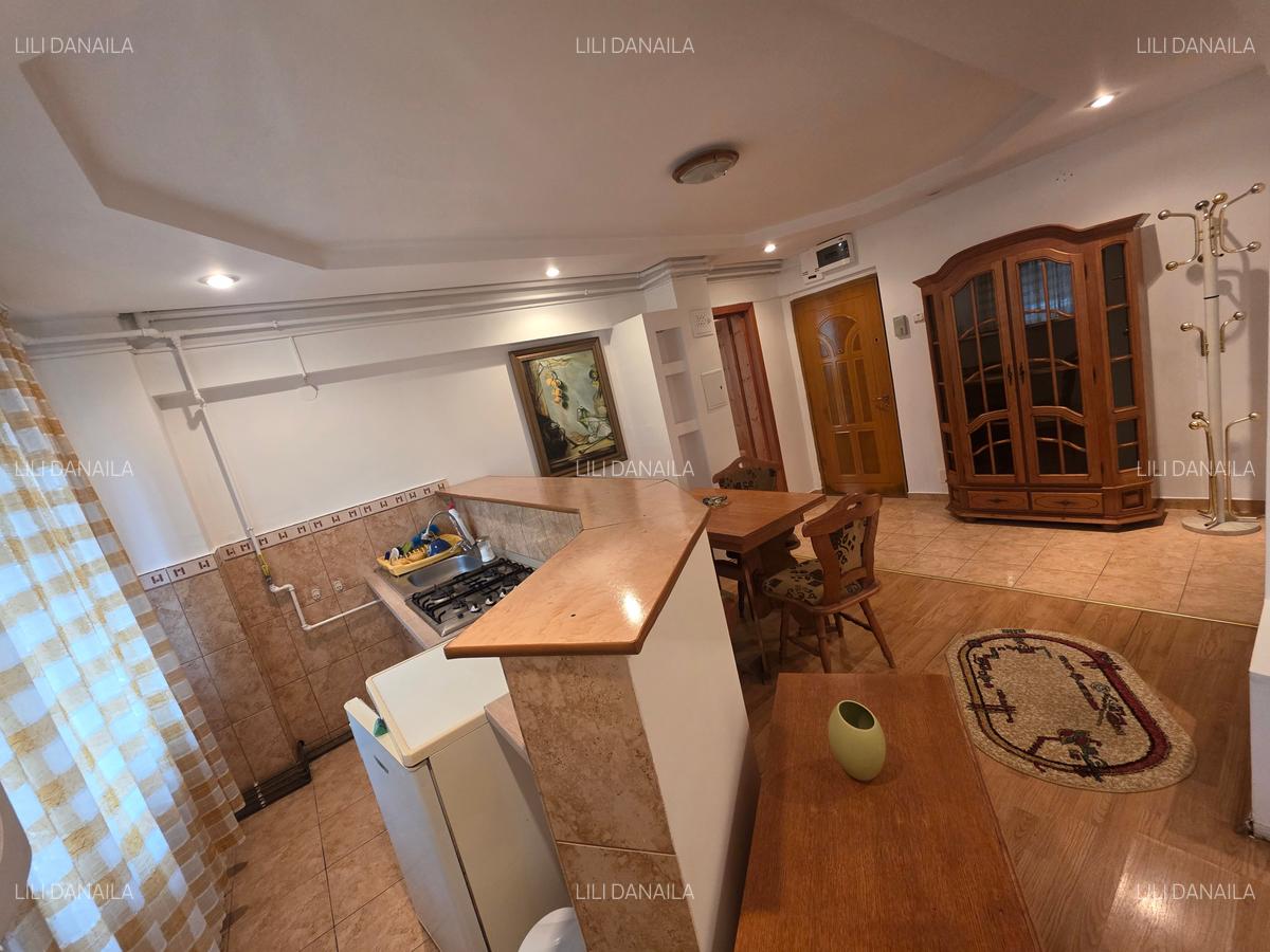 Vand apartament 2 camere Bld Decebal - 1