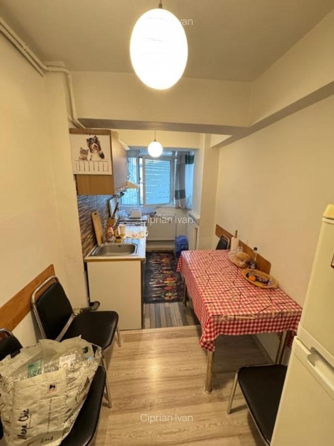 Alexandru - Zimbru - 2 camere decomandat - mobilat - etaj intermediar - 4