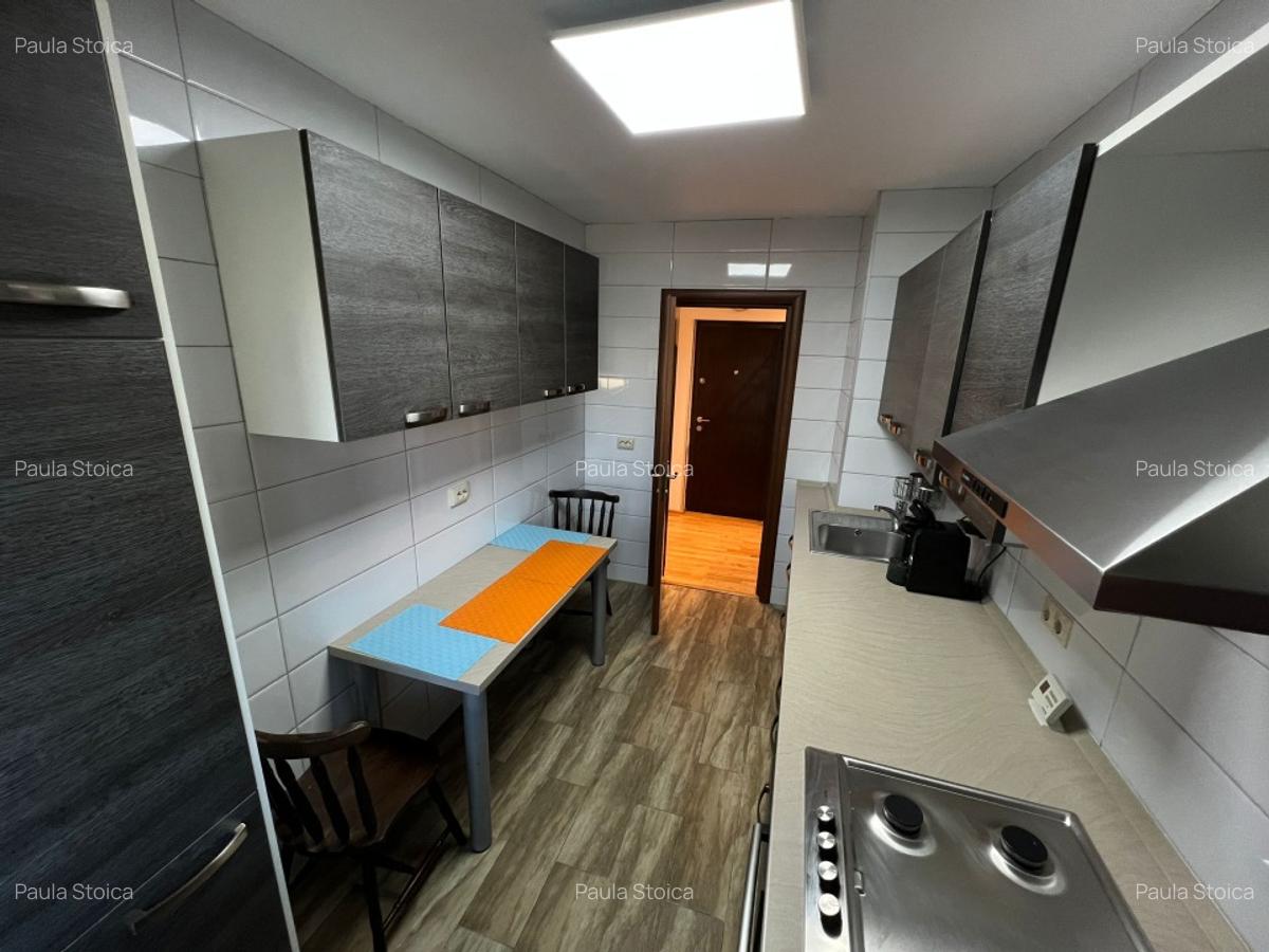 Apartamentul este proaspăt renovat, complet mobilat și utilat deține centrala te - 2