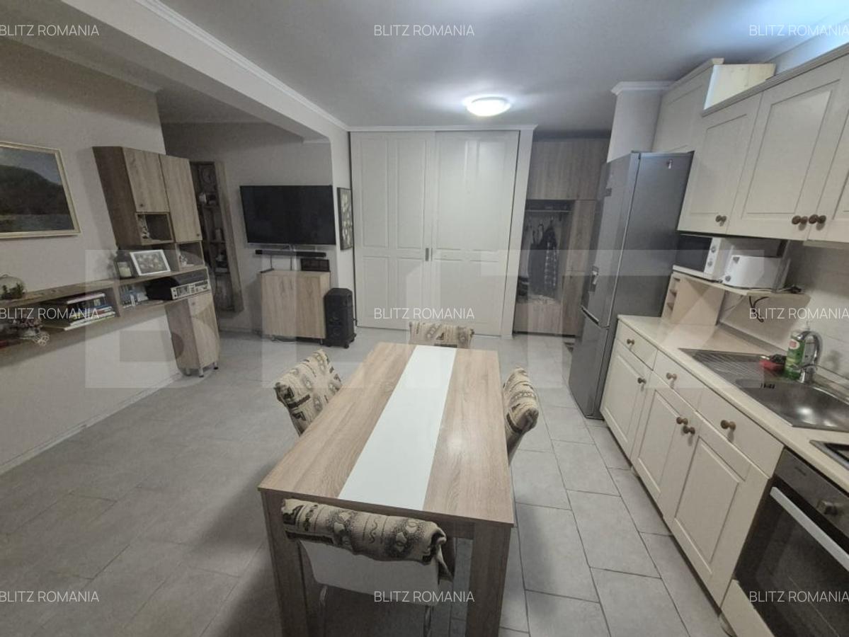 Apartament semidecomandat cu 2 camere, parcare, zona Tineretului - 3 Apartament semidecomandat cu 2 camere, parcare, zona Tineretului - 3