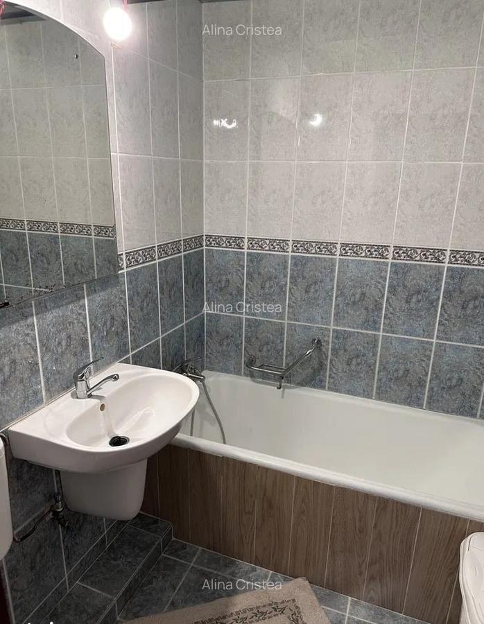 Metrou 1 Decembrie - Apartament 2 camere , decomandat - 1