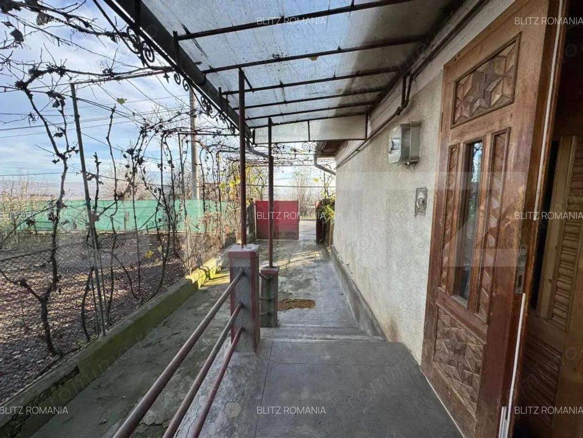 Casa Individuala cu Teren Generos - 2