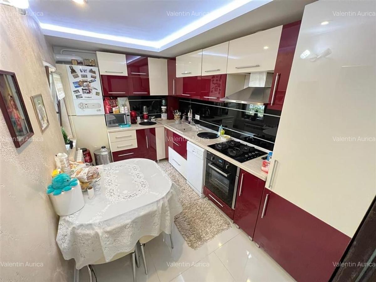 Apartament 3 camere, etaj 2, zona Centrala - Piata - Independentei - 4