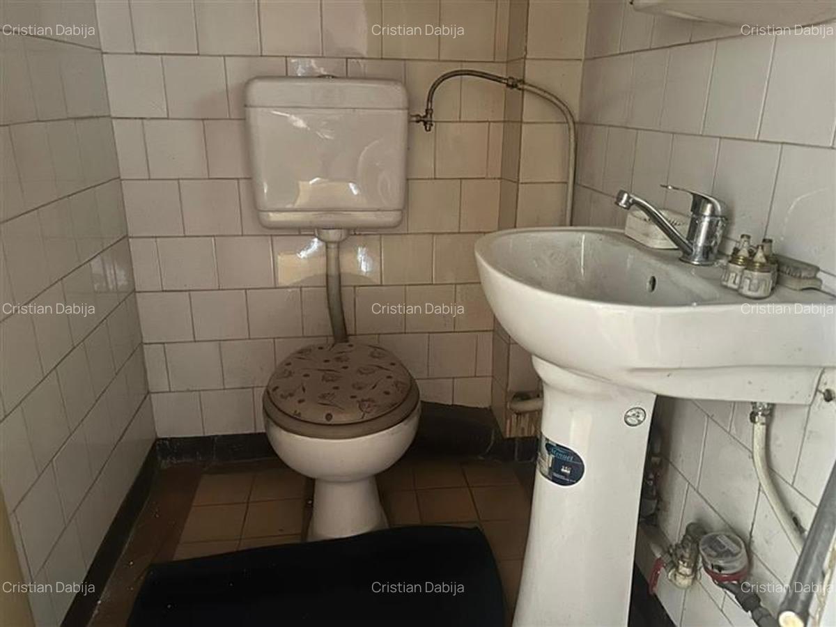 Apartament cu 3 camere, 2 bai, UMF CENTRU, decomandat, bloc din 1980 - 13