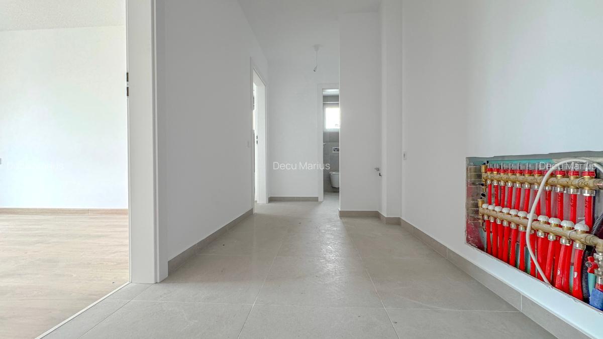 Apartament cu 3 camere decomandat în Tractorul - 10