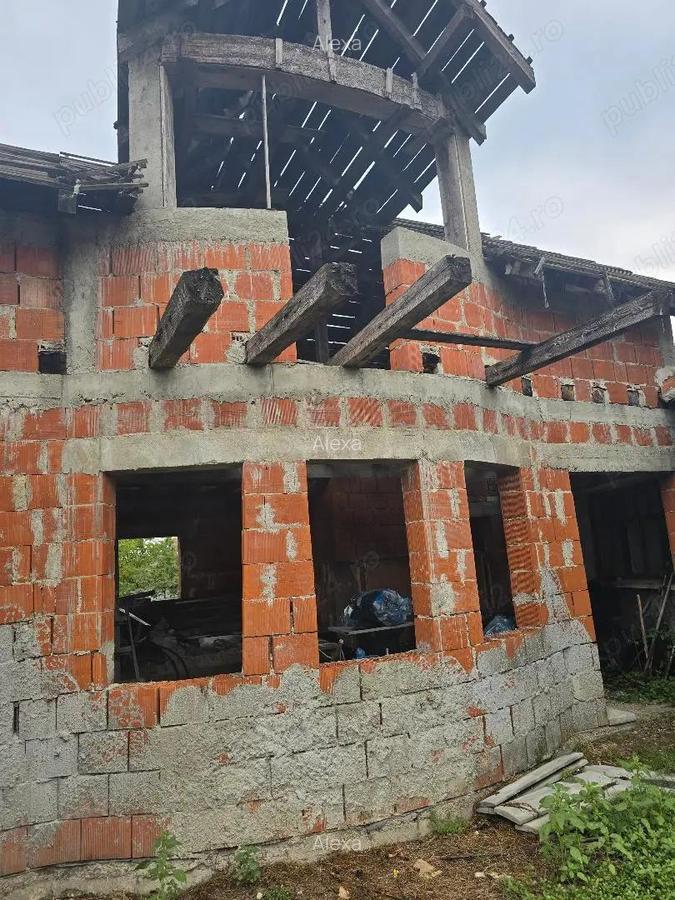 Vand casa loc SUMUGIU, sc 200 mp , parte casa noua la rosu , teren 2670 mp, la sosea, front mare - 14