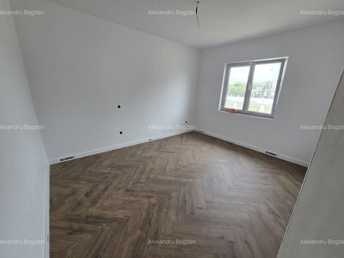 Casă 4 cam,2 băi,terasă acoperită,500mp.teren,gard,pavaj. - 9