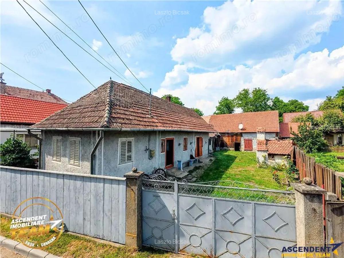 Casa traditionala din lemn, cu sura din piatra, Arcus, Covasna. - 14