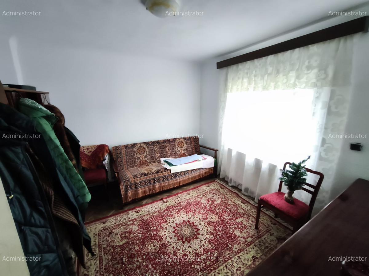 Casă cu 4 camere în Brazii de Sus - 8